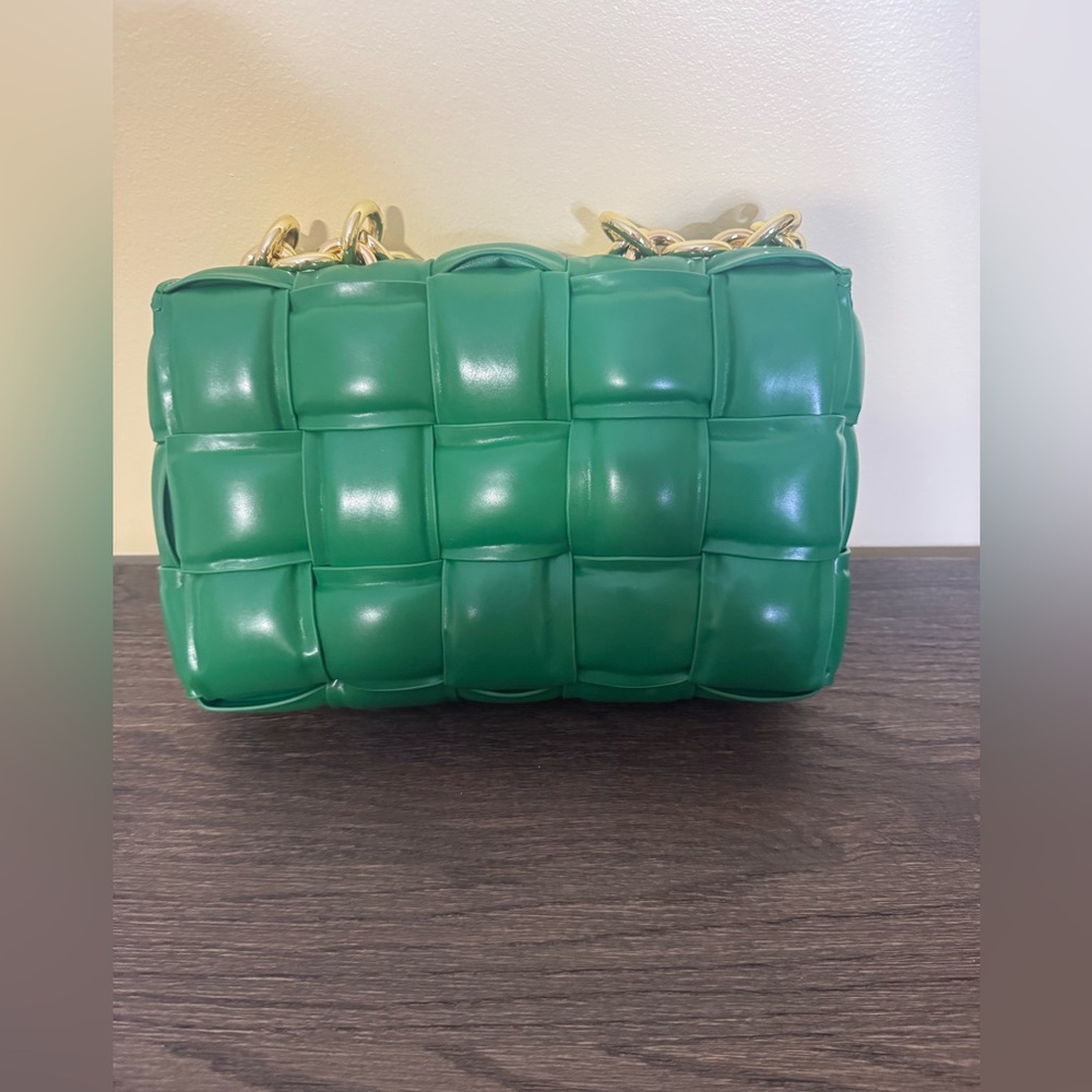 NWT Evalulu Woven Chain Shoulder Bag in Green - Picture 2 of 6